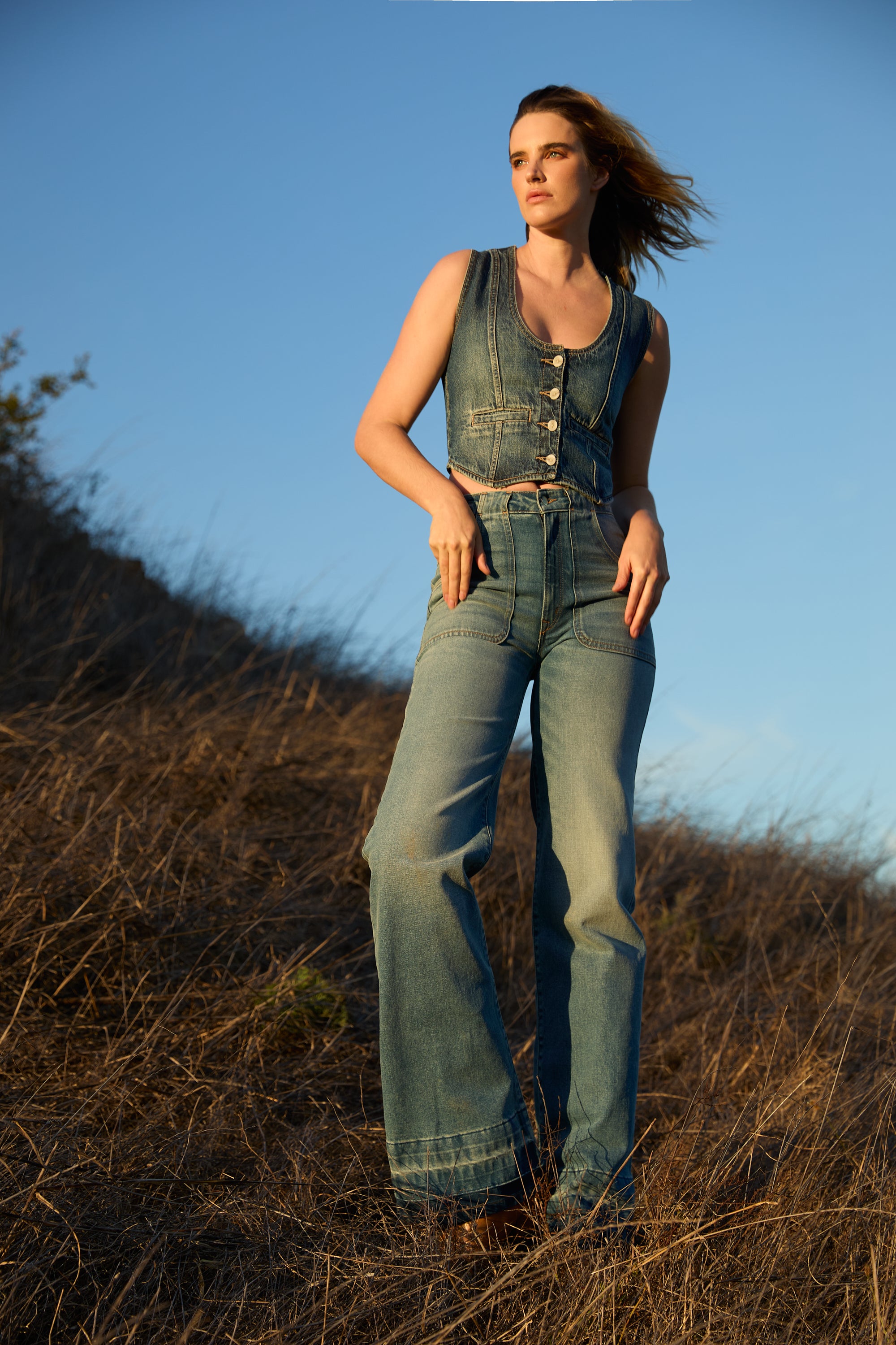 DAKOTA VEST IN ROAD TRIP WASH