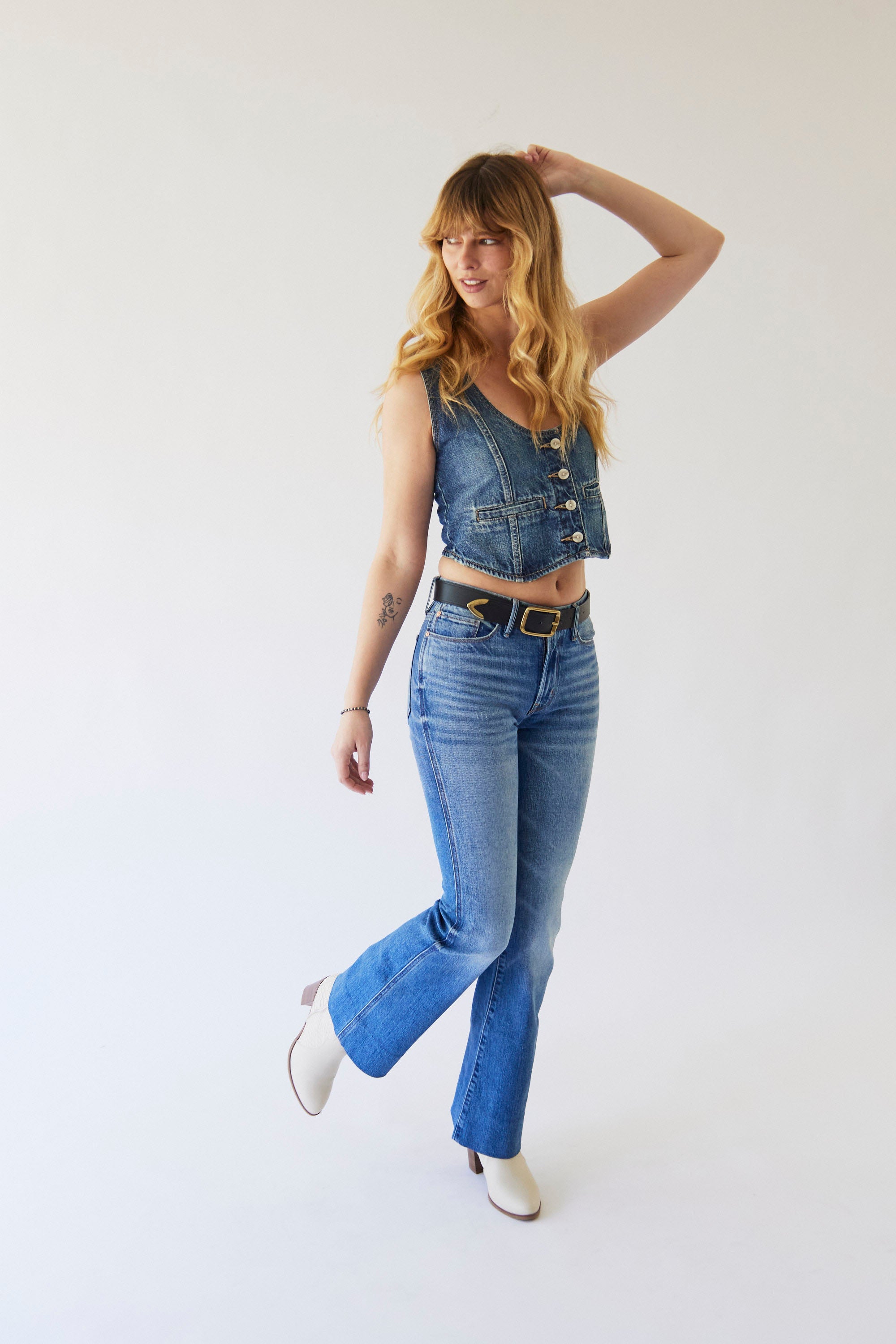 DAKOTA VEST IN ROAD TRIP WASH