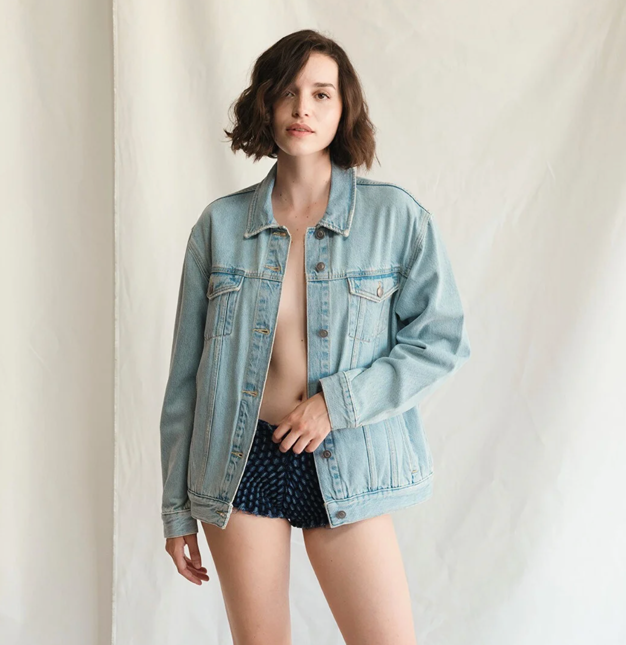 AUTHENTIC TRUCKER IN LIGHT WORN WASH