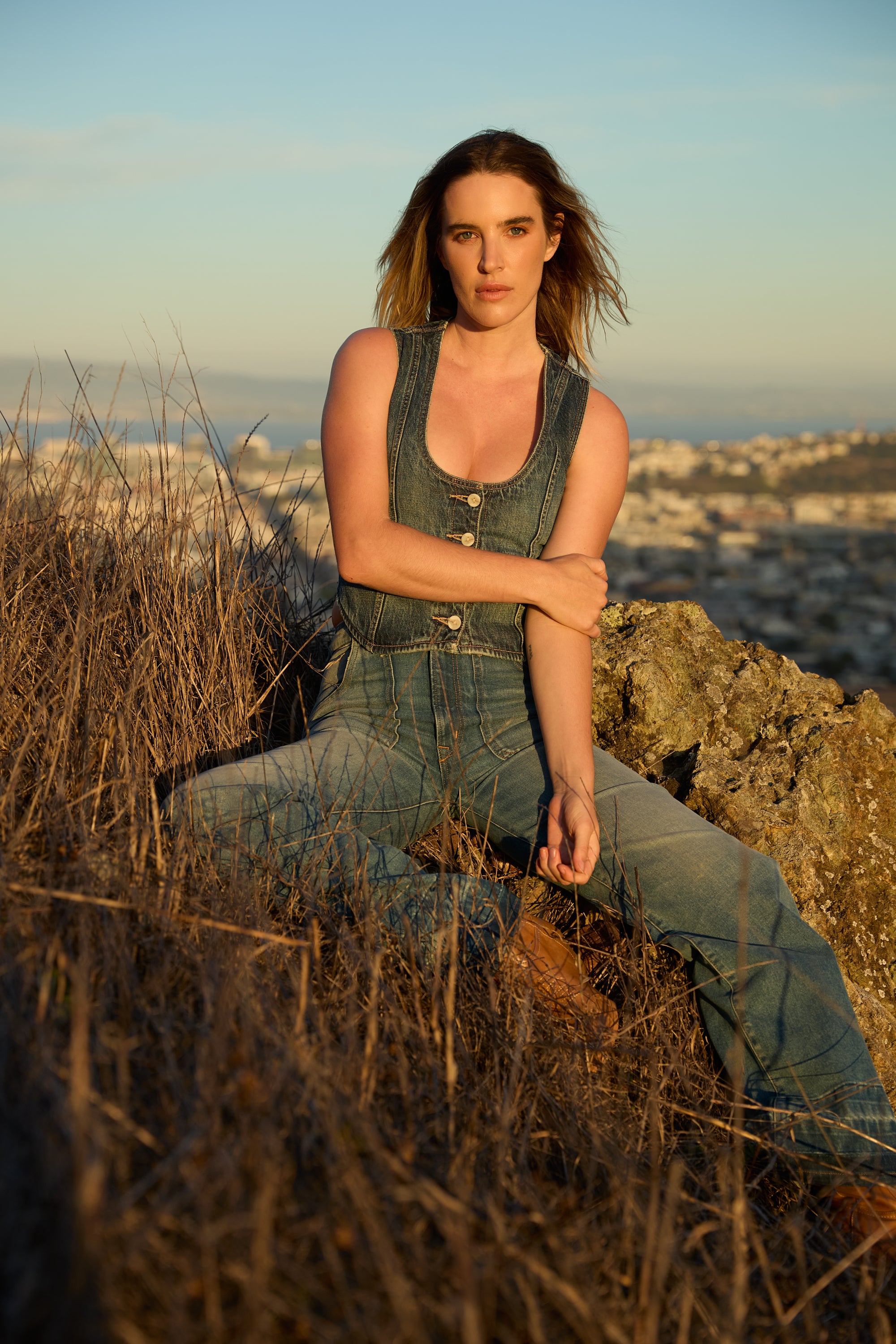 DAKOTA VEST IN ROAD TRIP WASH